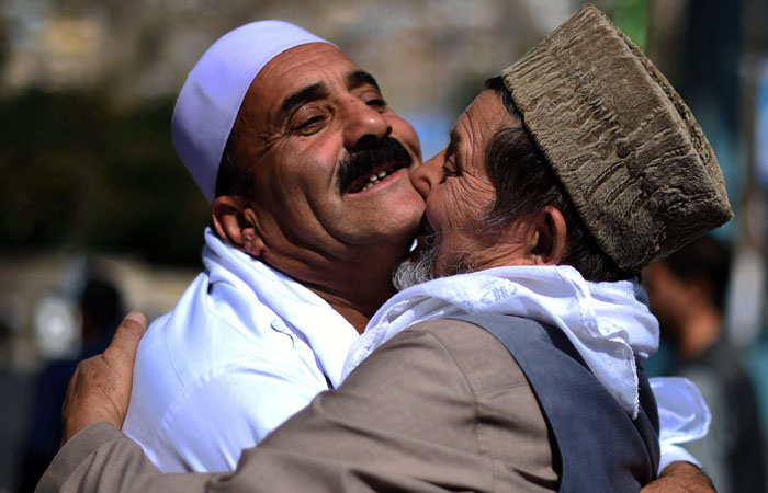 به‌ وێنه‌.. موسڵمانانى جيهان جه‌ژن پيرۆز ده‌كه‌ن